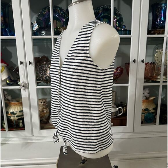 Old Navy Cropped Textured Tie-Front Sleeveless Top Size XS White w/ Navy Stripes - Picture 2 of 7